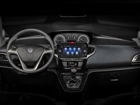 Lancia Ypsilon 1.0 FireFly 70cv S&S Hybrid Silver 1.0 FireFly 70cv S&S Hybrid GOLD